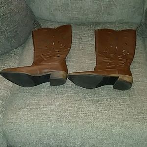 Cowgirl boots with style!